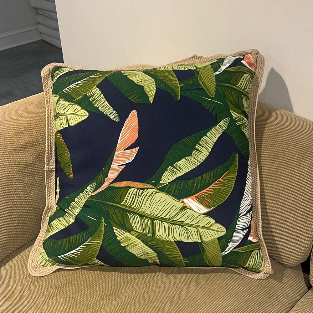 Tropical Leaf Print Throw Pillow